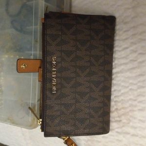 Michael kors clutch wallet